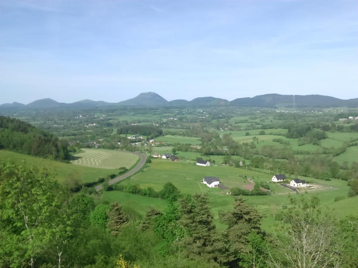 Coquelicot, Entre Volcans D Auvergne Et Sancy, Orcival. Екстериор снимка